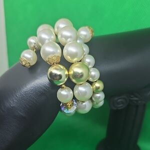 Elegant Pearl and Gold Beaded Bracelet
